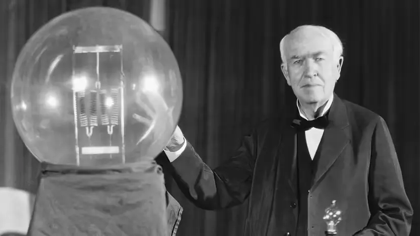Who was the first person to invent the light bulb? Not Only Edison Contributed to This